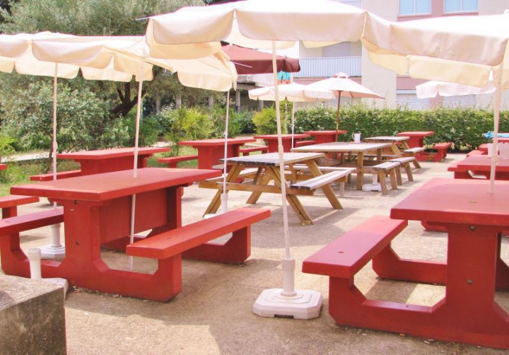 Tables de pique-nique béton rouge